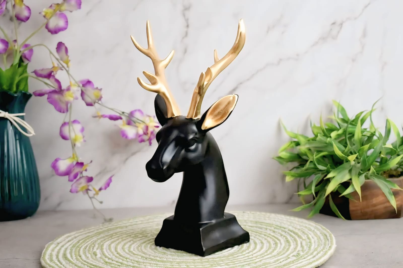 Luxury Black Deer Head Sculpture with Golden Antlers – Modern Home & Office Decor