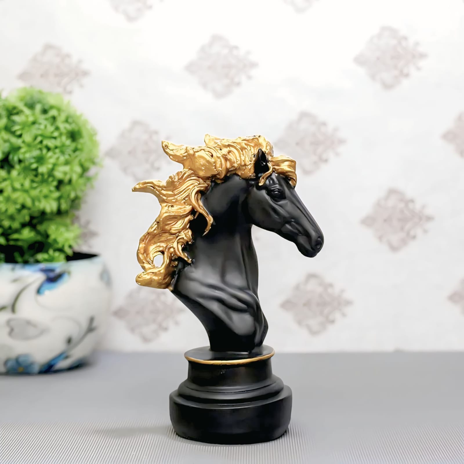 Luxury Black and Gold Horse Head Statue – Elegant Home and Office Decor